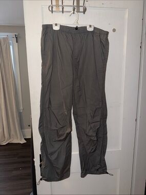 H&M Lightweight Cargo Pants - Casual Utility Style